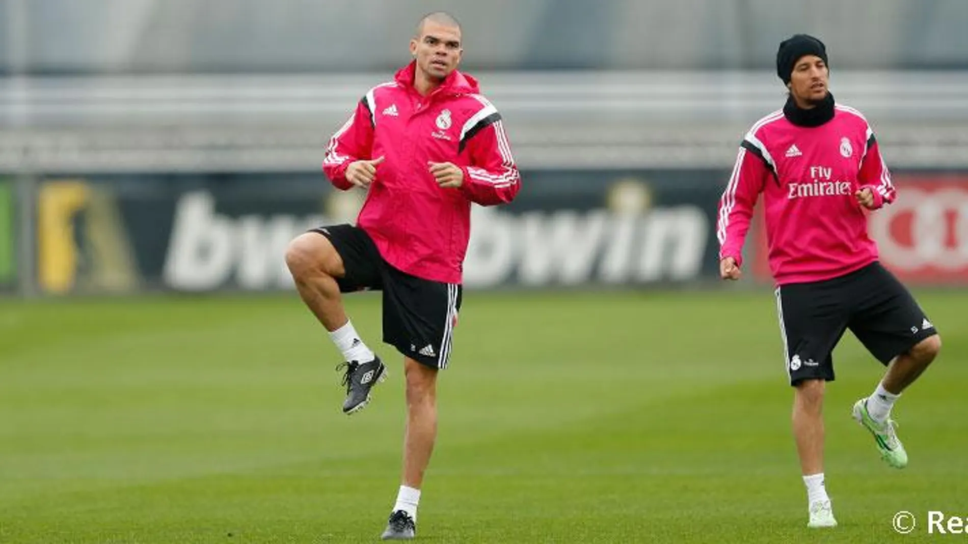 Pepe y Coentrao, durante el entrenamiento del Madrid de este jueves