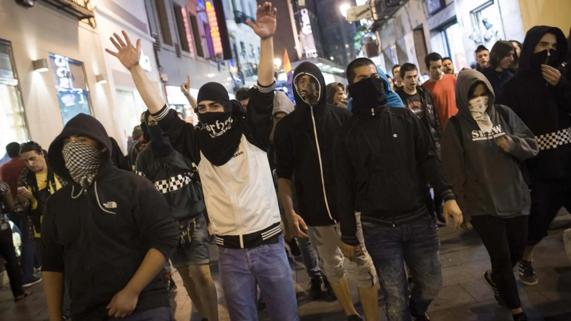 Asistentes a la concentración convocada por la Coordinadora 25S,en la Puerta del Sol y zonas aledañas.