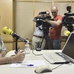 La presidenta de la Junta de Andalucía, Susana Díaz, durante la entrevista que mantuvo hoy en la cadena Ser, en Sevilla