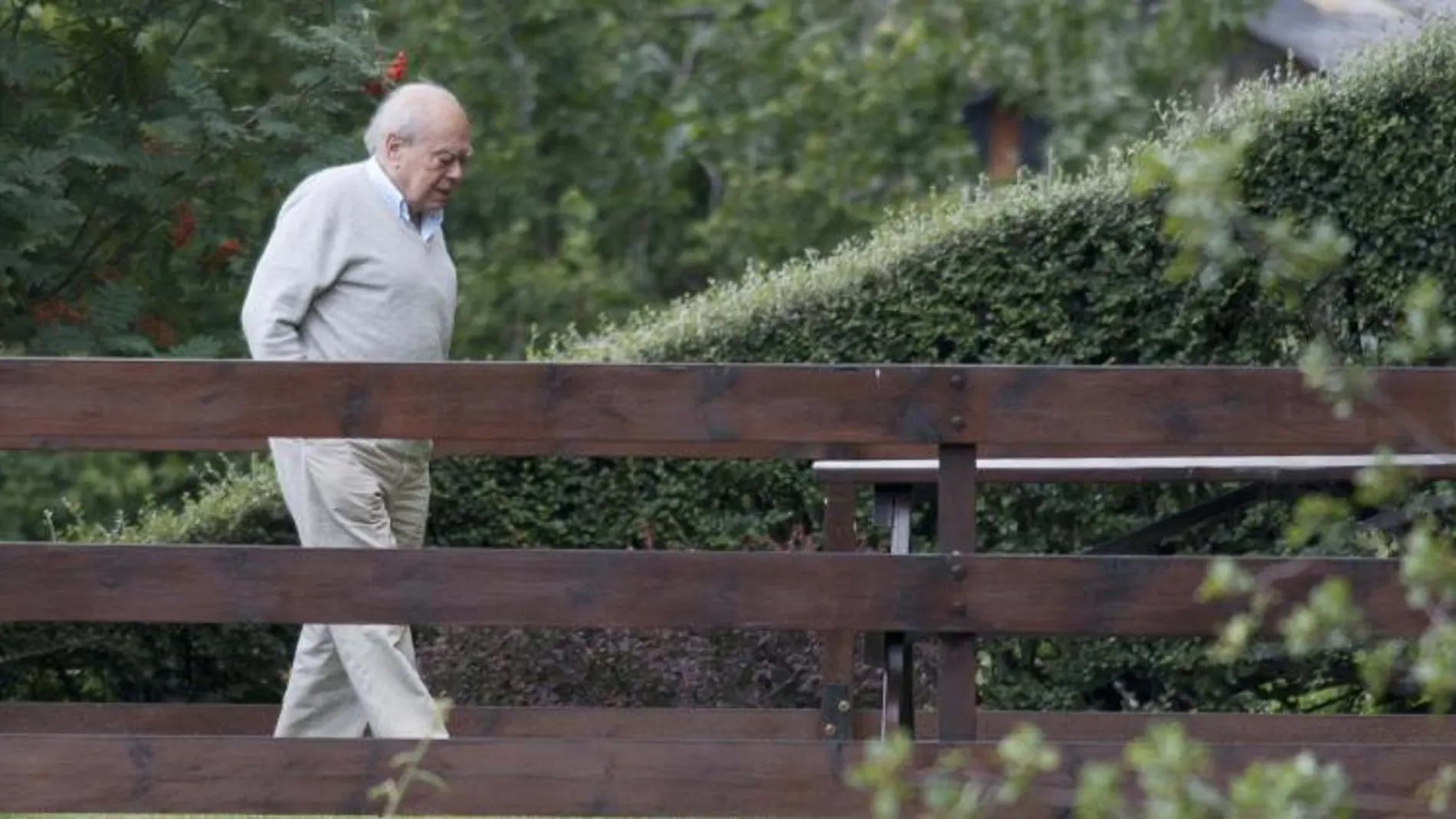 El expresidente de la Generalitat Jordi Pujol, en su residencia veraniega en Queralbs (Girona).