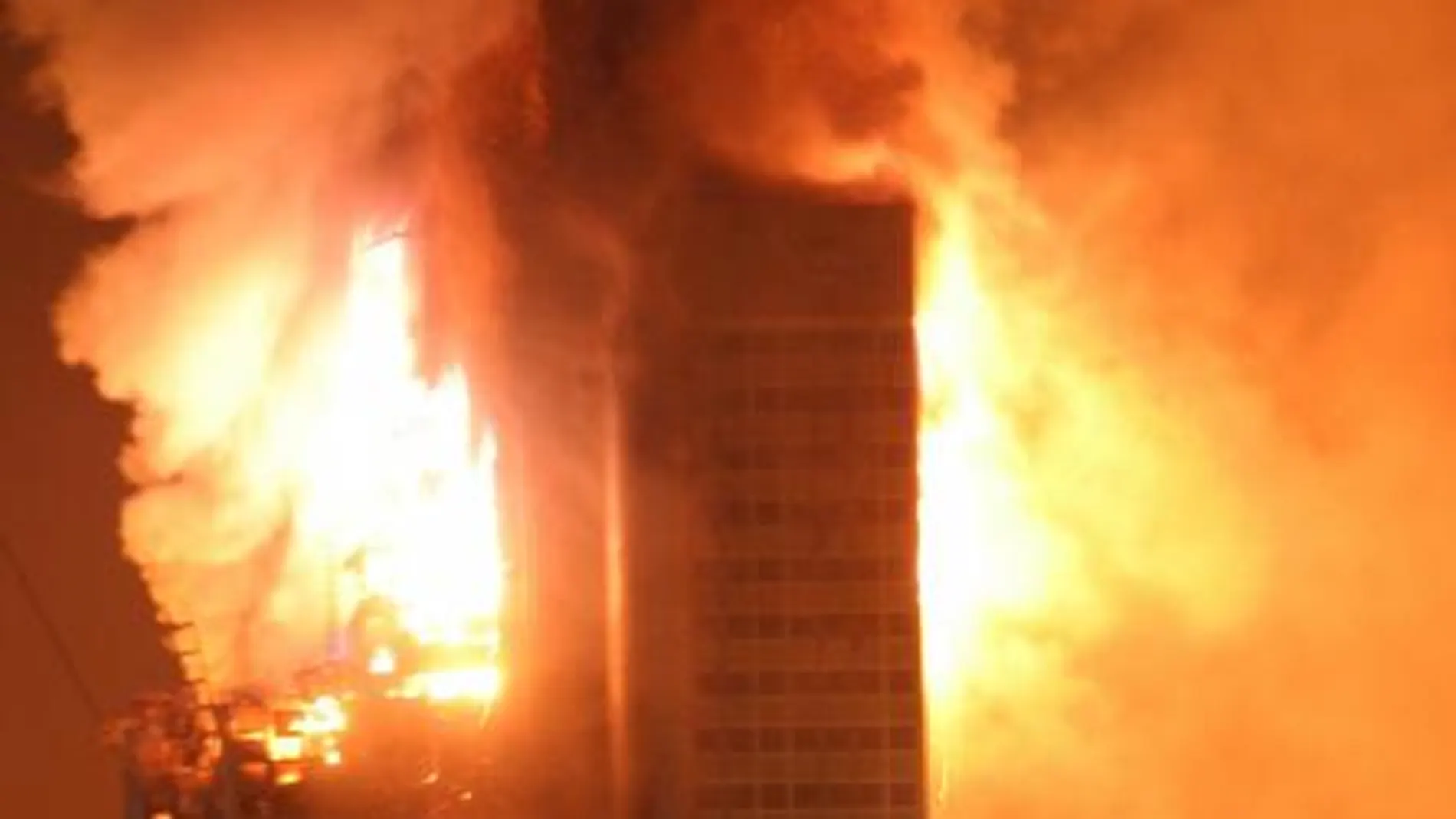 Imagen del incendio de la torre Windsor