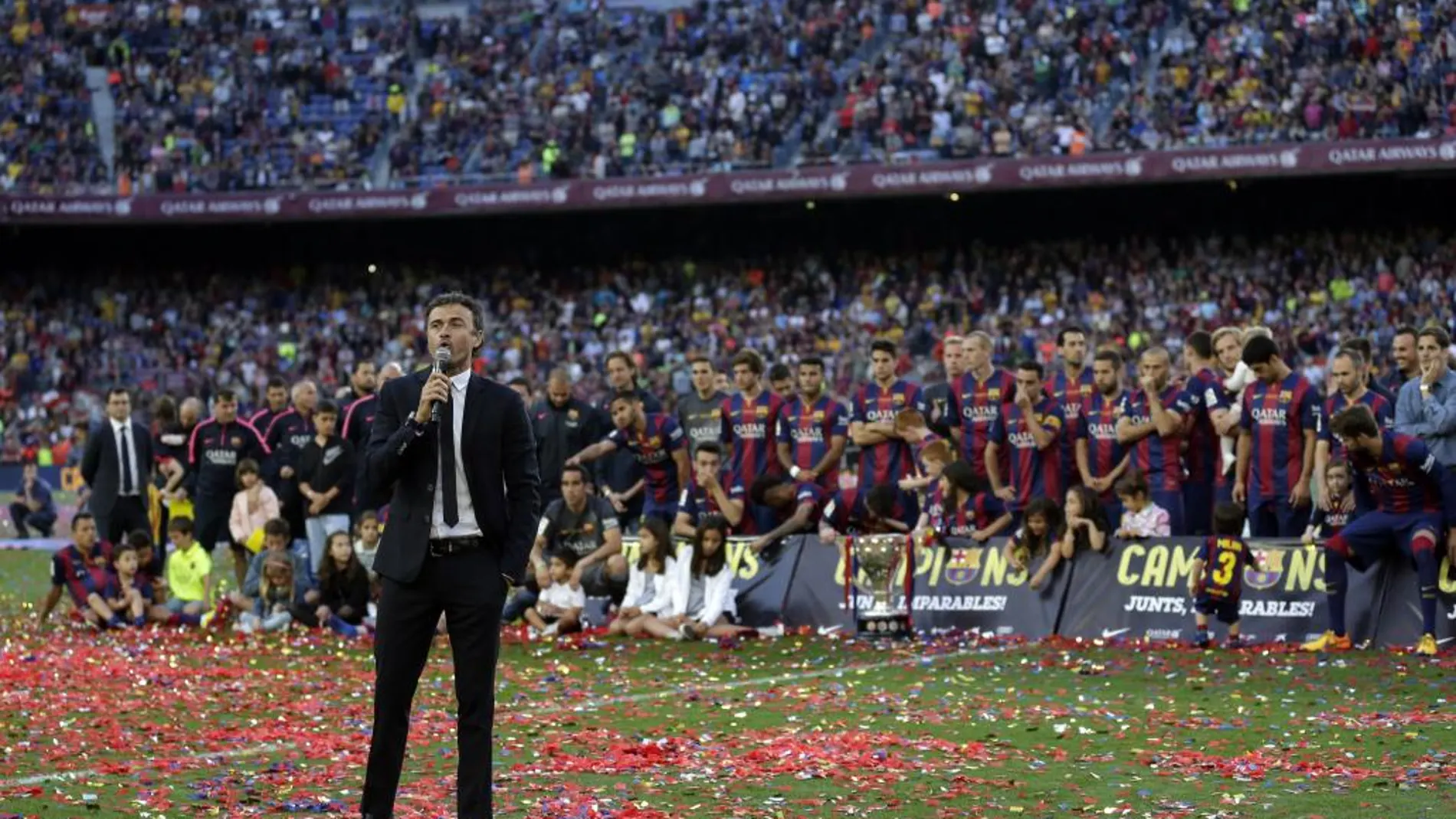 El entrenador del FC Barcelona Luis Enrique durante la fiesta de celebración del título