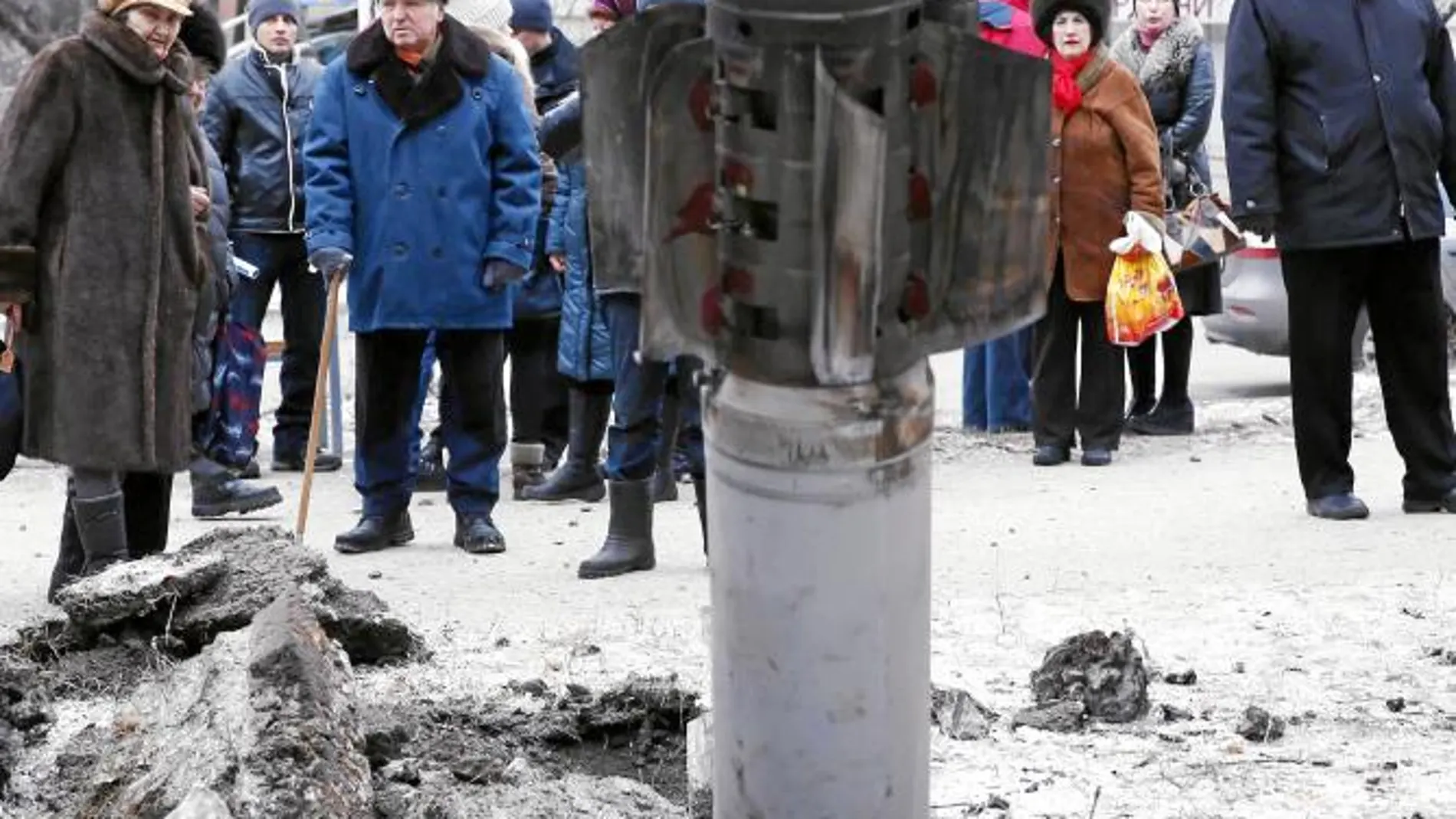 Un misil impactó ayer en medio de una calle en Kramatorsk