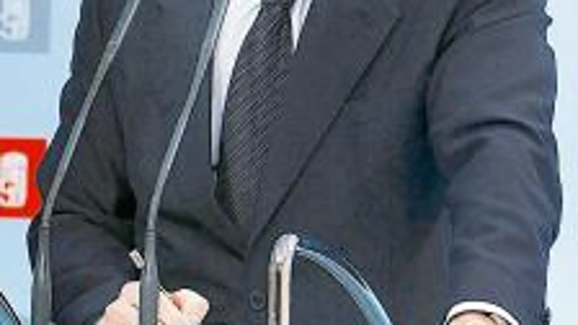 Tomás Gómez, ayer tras la reunión de la Ejecutiva regional del PSM