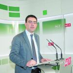El «número dos» de los socialistas andaluces, Mario Jiménez, afirmó que el partido no tiene por qué valorar los nombramientos de la Junta