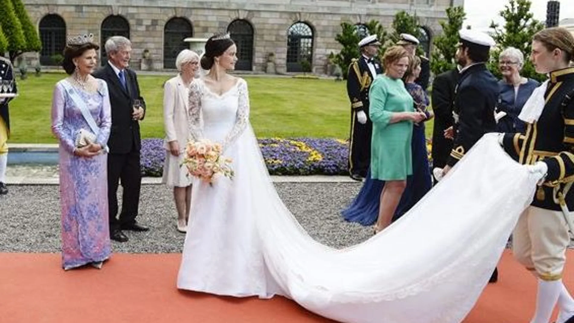 La nueva duquesa de Värmland brilló con un vestido con marcado acento español.