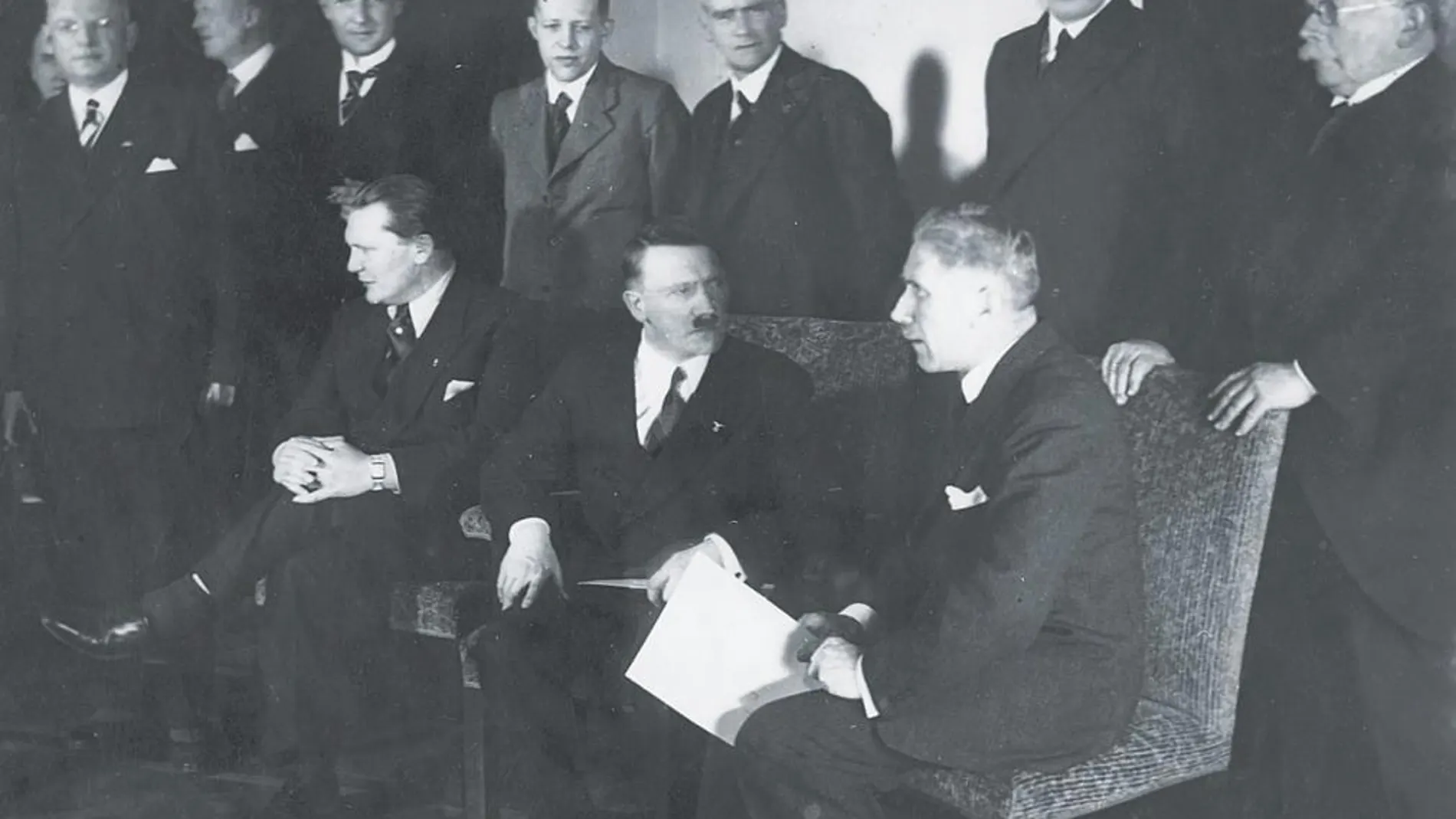 Hitler junto a sus colaboradores más directos en los días de su llegada al poder