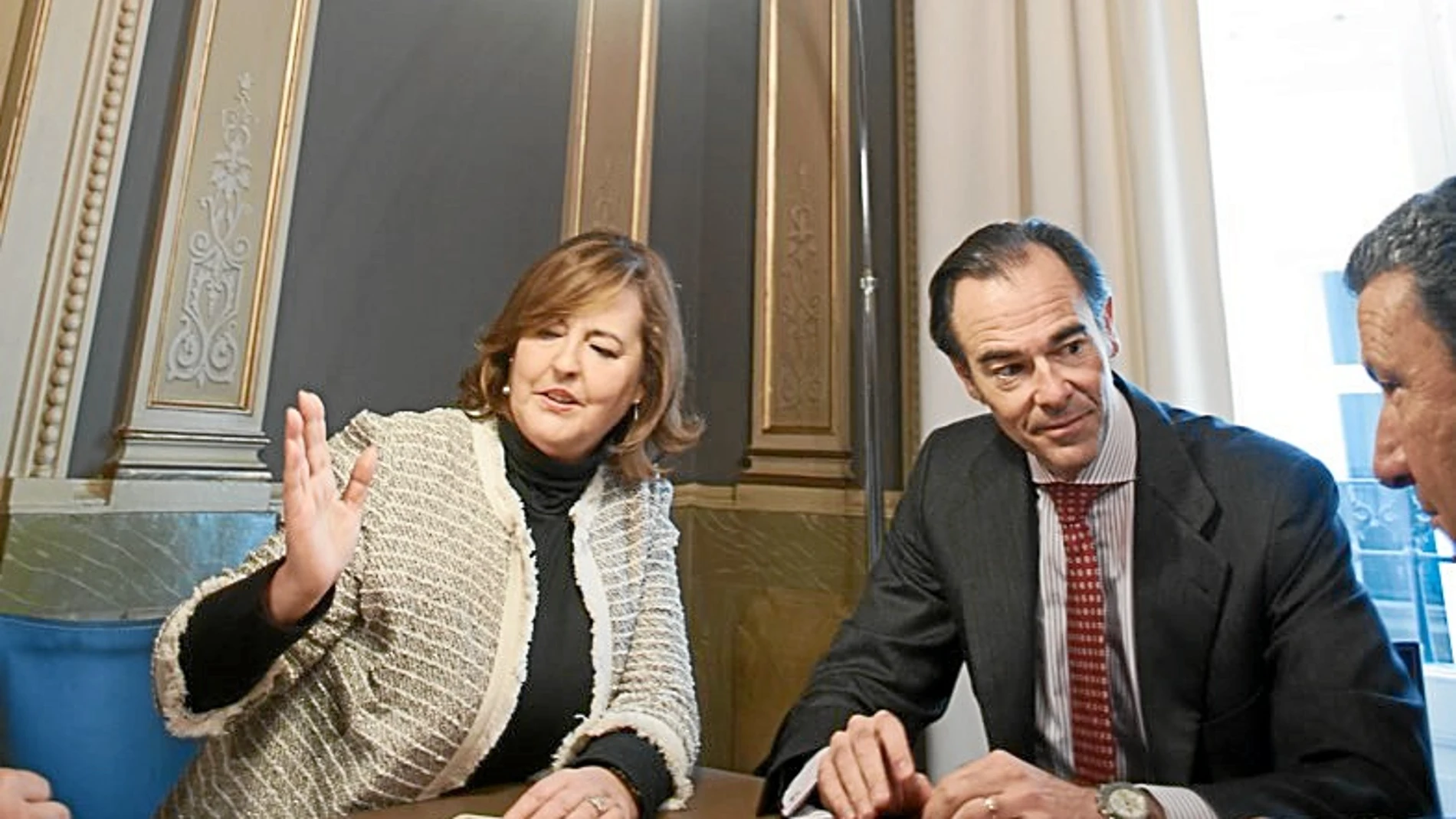 Llombart, ayer con la presidenta del Colegio de Farmacéuticos de Valencia