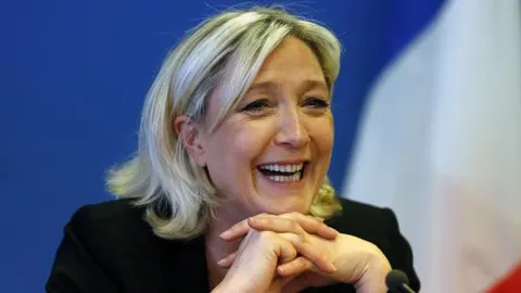 Retiran el carné de conducir a Marine Le Pen tras perder todos los puntos