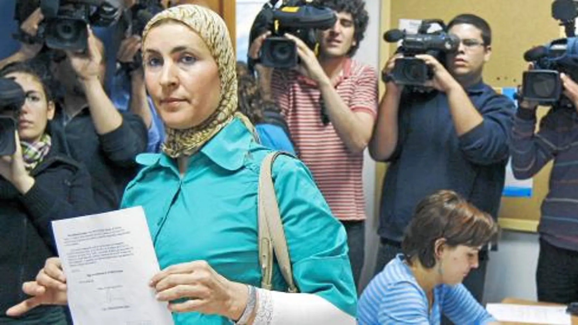 Fátima Mohamed, ex concejala del PP de Gines (Sevilla), que anunció ayer su baja en el partido