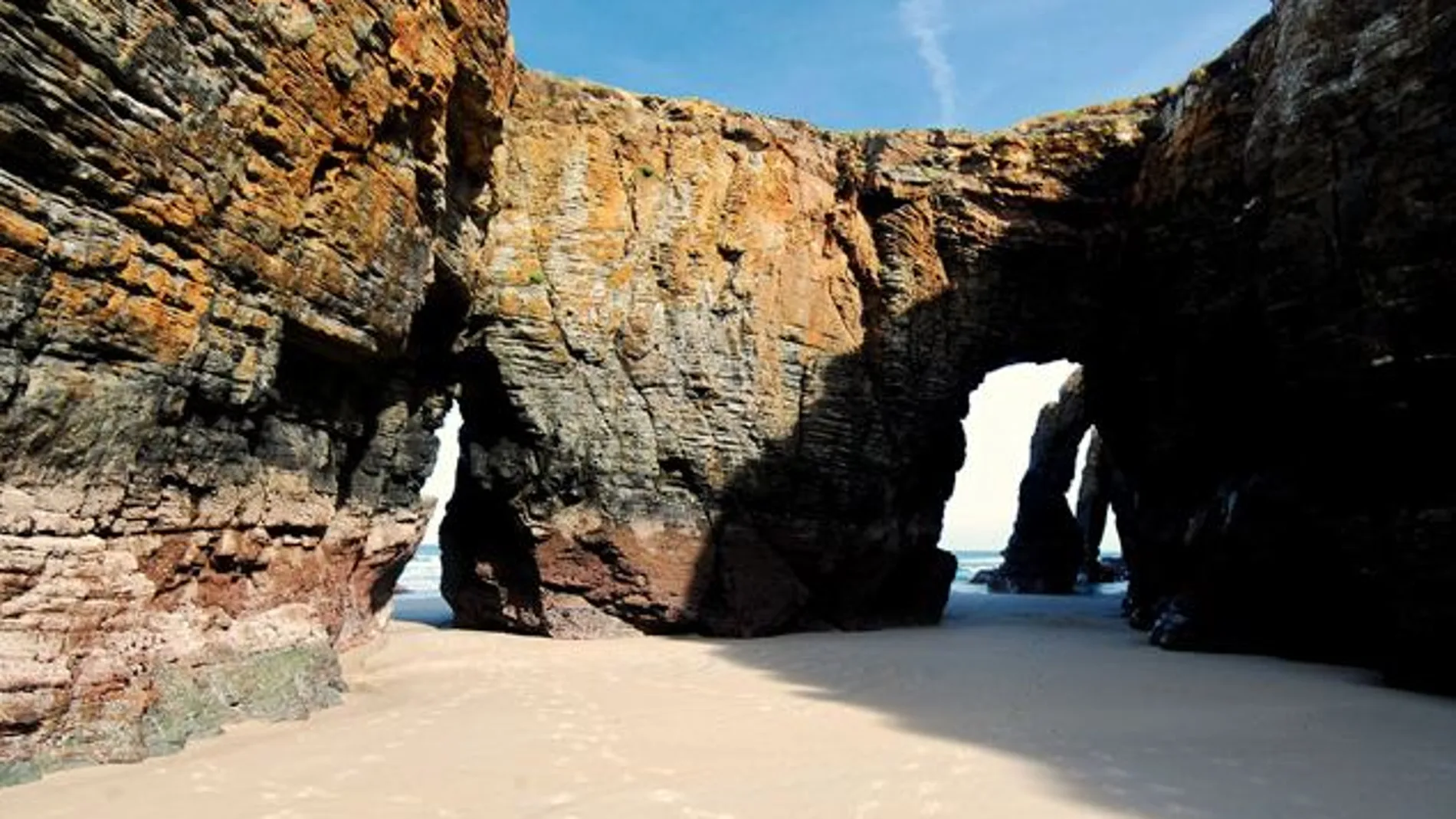 La Xunta se plantea restringir las visitas a la playa de las Catedrales