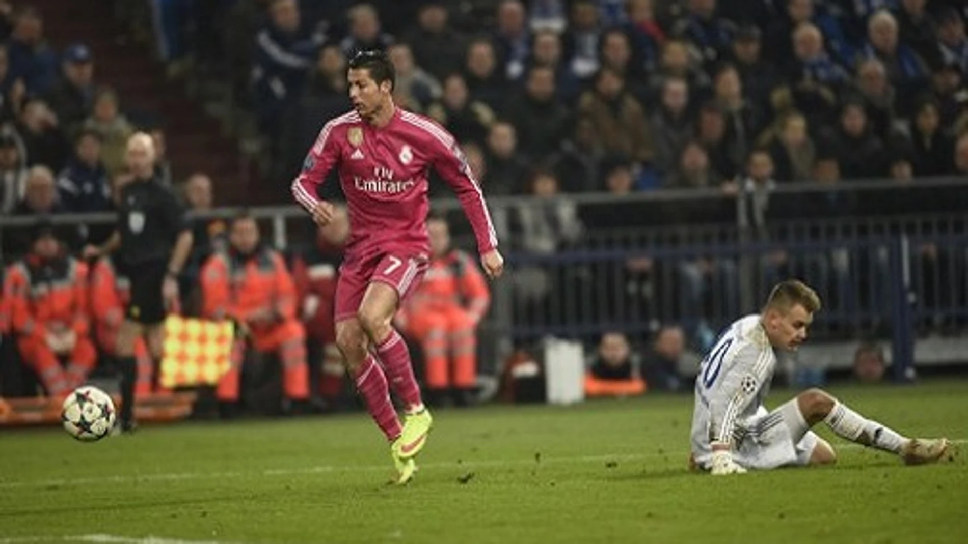 Cristiano marcó el primero de los dos goles de la victoria del Real Madrid en campo del Schalke