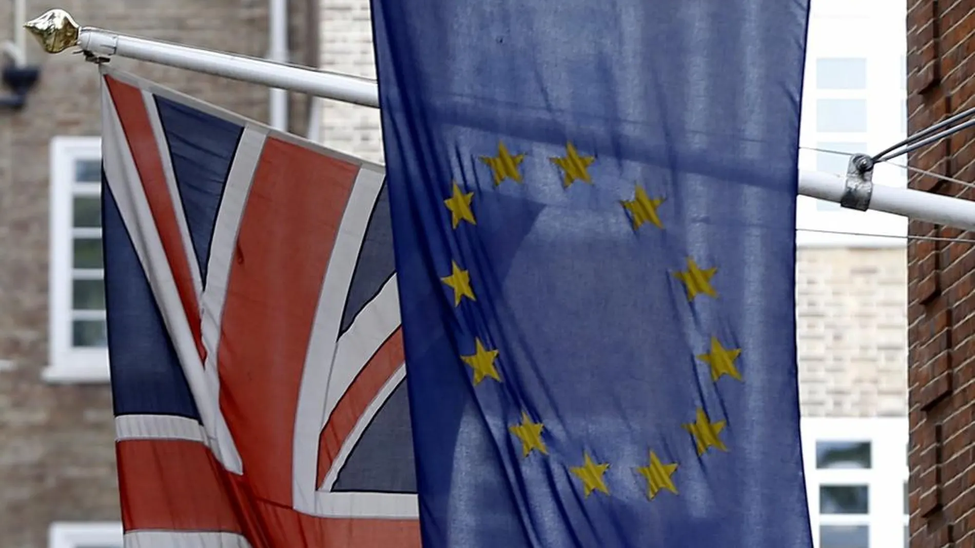 S&P rebaja el rating de Reino Unido por el referéndum sobre la UE