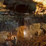 Manot es una cueva prehistórica con una impresionante secuencia arqueológica y espectaculares espeleotemas