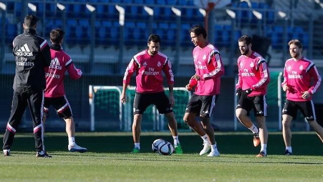 Los titulares de Mestalla estuvieron en el gimnasio; los suplentes, en el césped
