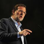 Rajoy, convencido de que la economía le permitirá «aguantar» y ganar