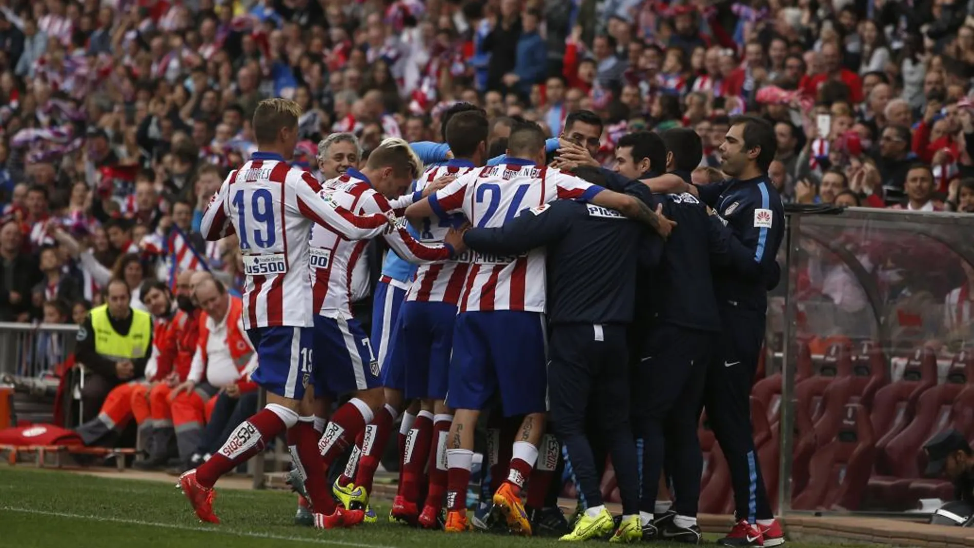 Los jugadores del Atlético celebran la victoria ante el Elche