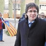 En la imagen, el alcalde convergente de Girona, Carles Puigdemont, ayer en la entrada de la Audiencia provincial