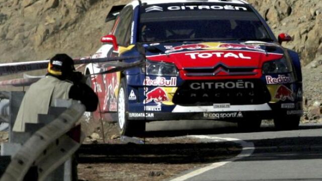 Loeb sigue líder y Hirvonen adelanta a Sordo