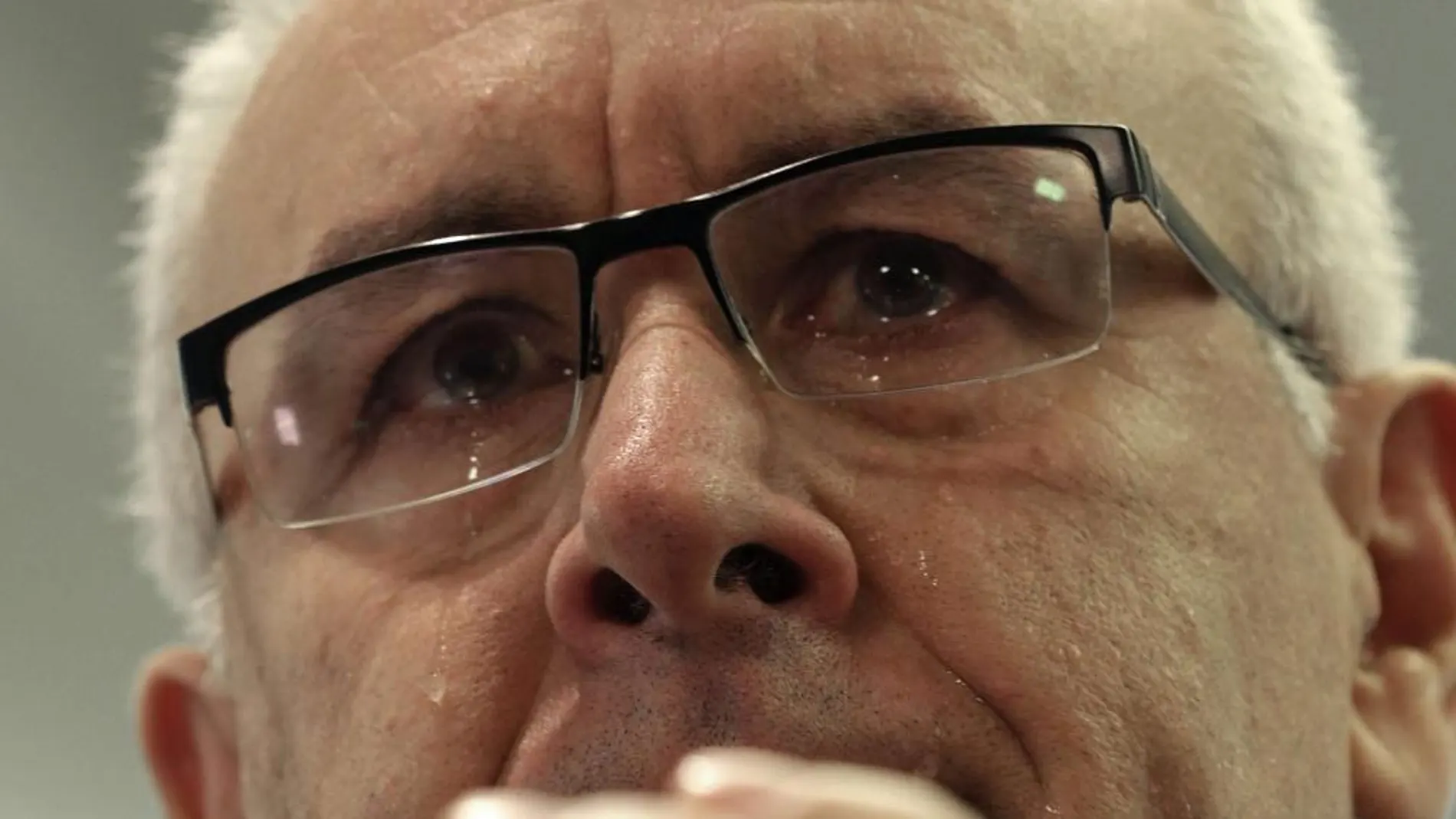 El coordinador general de IU, Cayo Lara, anuncia ante el Consejo Político de su organización, que ha decidido no presentarse como candidato a la Presidencia del Gobierno en las primarias de su formación, cuyo calendario saldrá de la reunión de hoy.