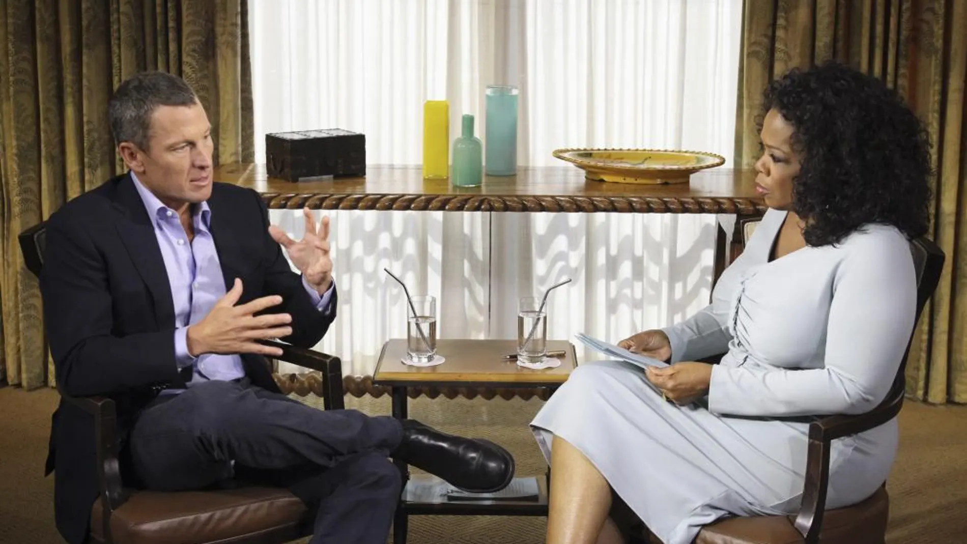Armstrong en una entrevista exclusiva con la periodista Oprah Winfrey