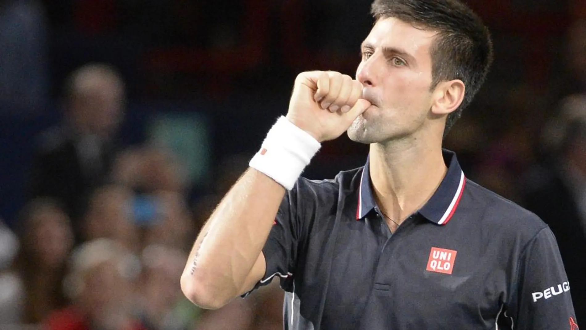 Novak Djokovic celebra el triunfo ante Milos Raonic