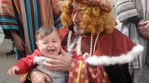 Los Reyes Magos reparten ilusión a más de 2.000 niños de familias necesitadas