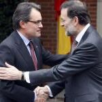 Mariano Rajoy recibe a Artur Mas en enero de 2012.