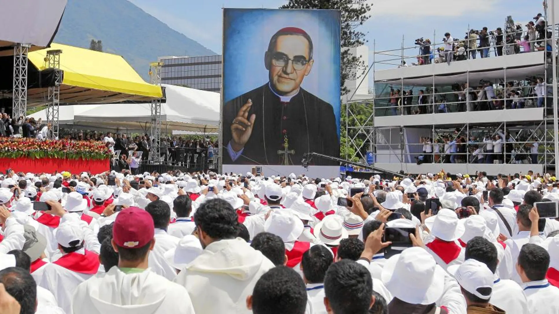 Monseñor Romero fue beatificado ante miles de fieles