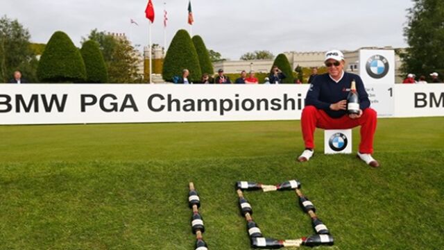 Miguel Ángel Jiménez, celebrando sus 10 Hoyos en uno