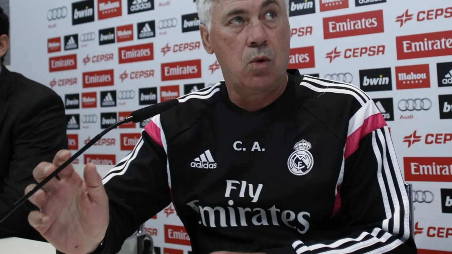 Carlo Ancelotti ha asegurado que todavía no ha hablado con el club