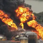  El incendio en el mayor puerto brasileño se mantiene después de 24 horas