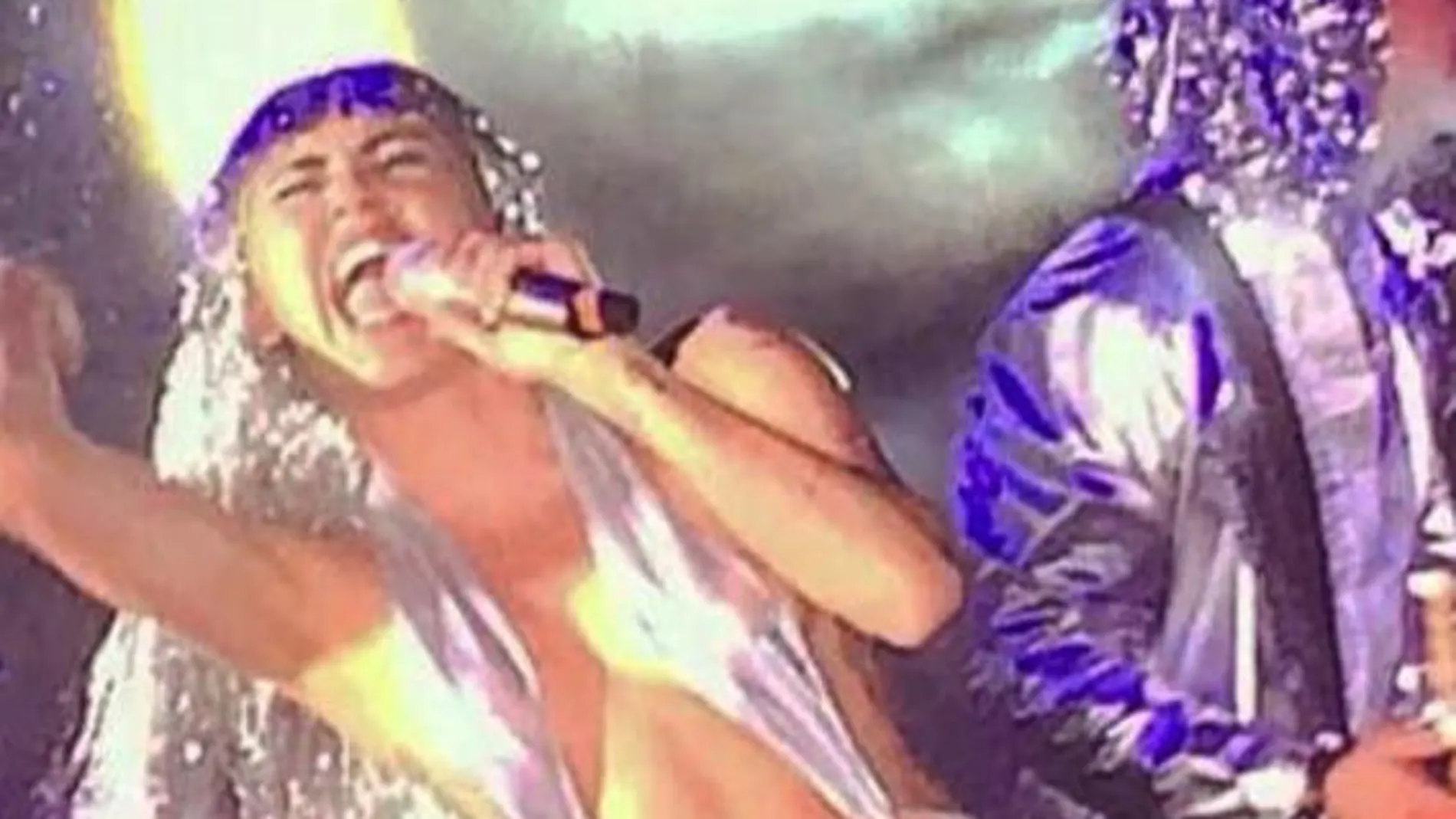 Imagen proporcionada por Lesley Abravanel, de Miley Cyrus durante la actuación en el Raleigh Hotel, en Miami Beach