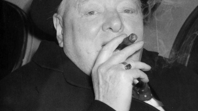 Sir Winston Churchill deja el número 10 de Downing Street el 30 de marzo de 1954.