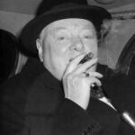 Sir Winston Churchill deja el número 10 de Downing Street el 30 de marzo de 1954.
