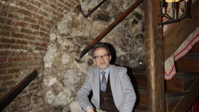 José González dirige, junto a su primo Antonio, el restaurante más antiguo del mundo