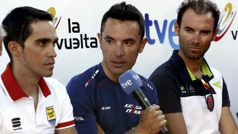 Los ciclistas Alberto Contador (i), Purito (c) y Alejandro Valverde (d), durante la presentación de La Vuelta Ciclista a España 2014, que ha tenido lugar hoy en Jerez.