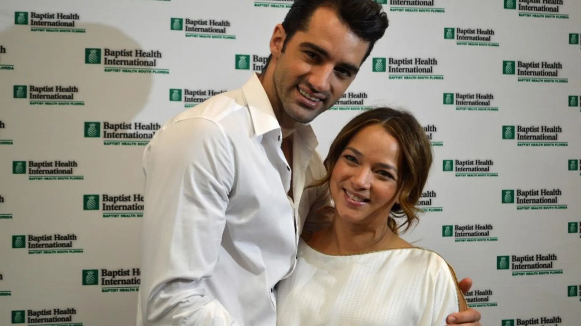 La actriz y presentadora de televisión puertorriqueña Adamari López con su pareja el bailarín y coreógrafo español Toni Costa.