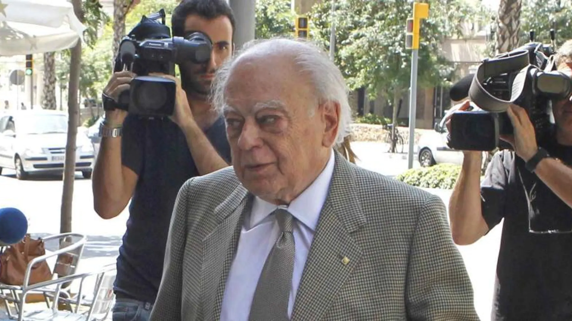 El expresidente de la Generalitat, Jordi Pujol a su domicilio