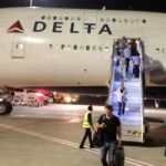 Un avión de la compañía estadounidense Delta Air Lines en el aeropuerto Ben Gurion de Tel Aviv.