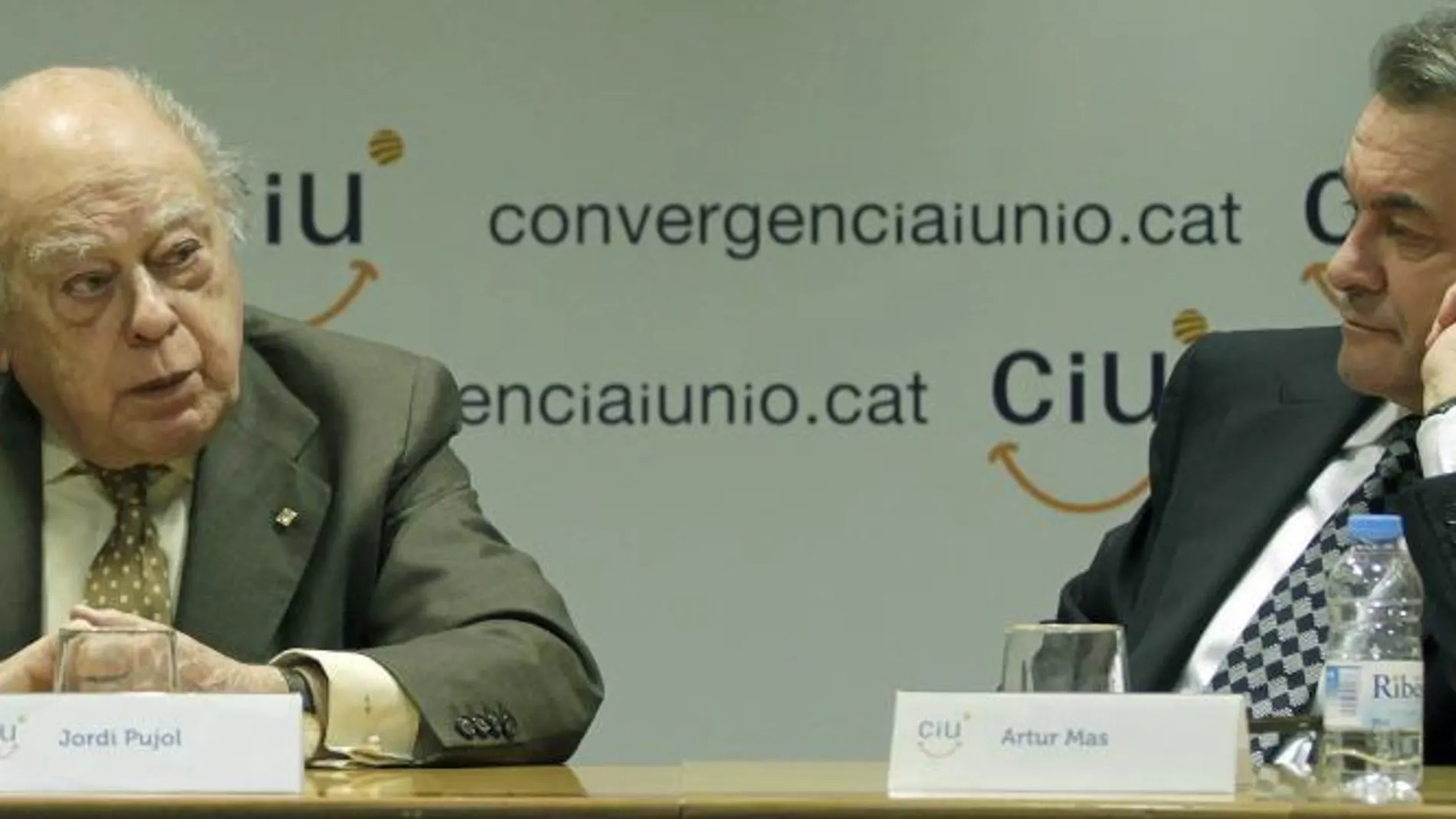 Jordi Pujol y Artur Mas, durante la reunión de la ejecutiva de CiU el pasado 17 de julio, sólo una semana antes de que estallara el escándalo.