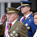 El Rey Don Juan Carlos junto a su hijo, Felipe VI, en la Pascua Militar de 2014, donde se gestó su decisión de abdicar