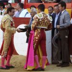 Enrique Ponce brinda un toro a la saga Manzanares al completo