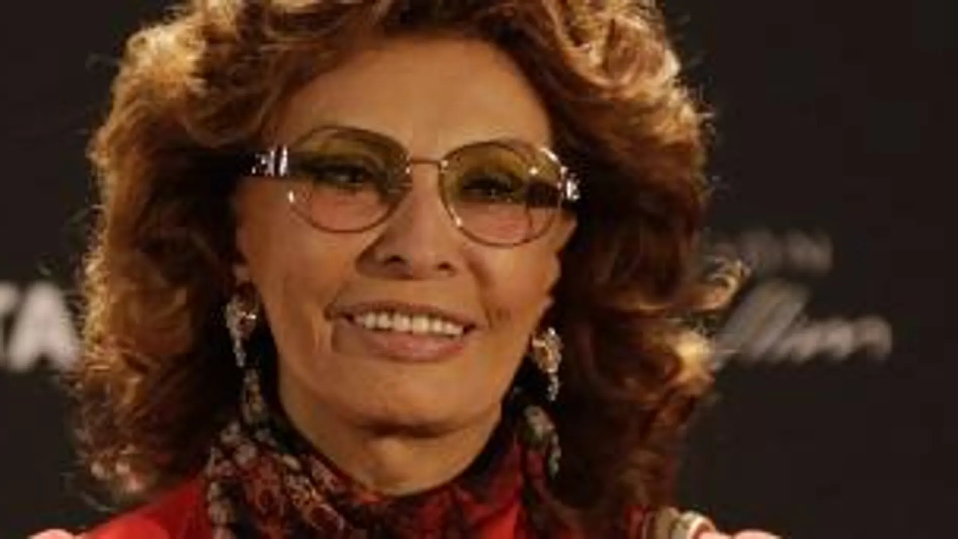 Sophia Loren atuiende a los medios en Ciudad de México