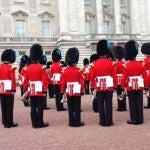Cambio de guardia en Buckingham Palace a ritmo de «Juego de Tronos»