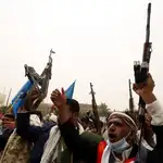  La coalición árabe arma a los rebeldes yemeníes para reforzar su lucha contra los hutíes