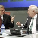 El ministro de Asuntos Exteriores, José Manuel García-Margallo (d), durante la rueda de prensa conjunta con su homólogo alemán, Guido Westerwelle, tras la reunión en el Palacio de Viana, en Madrid