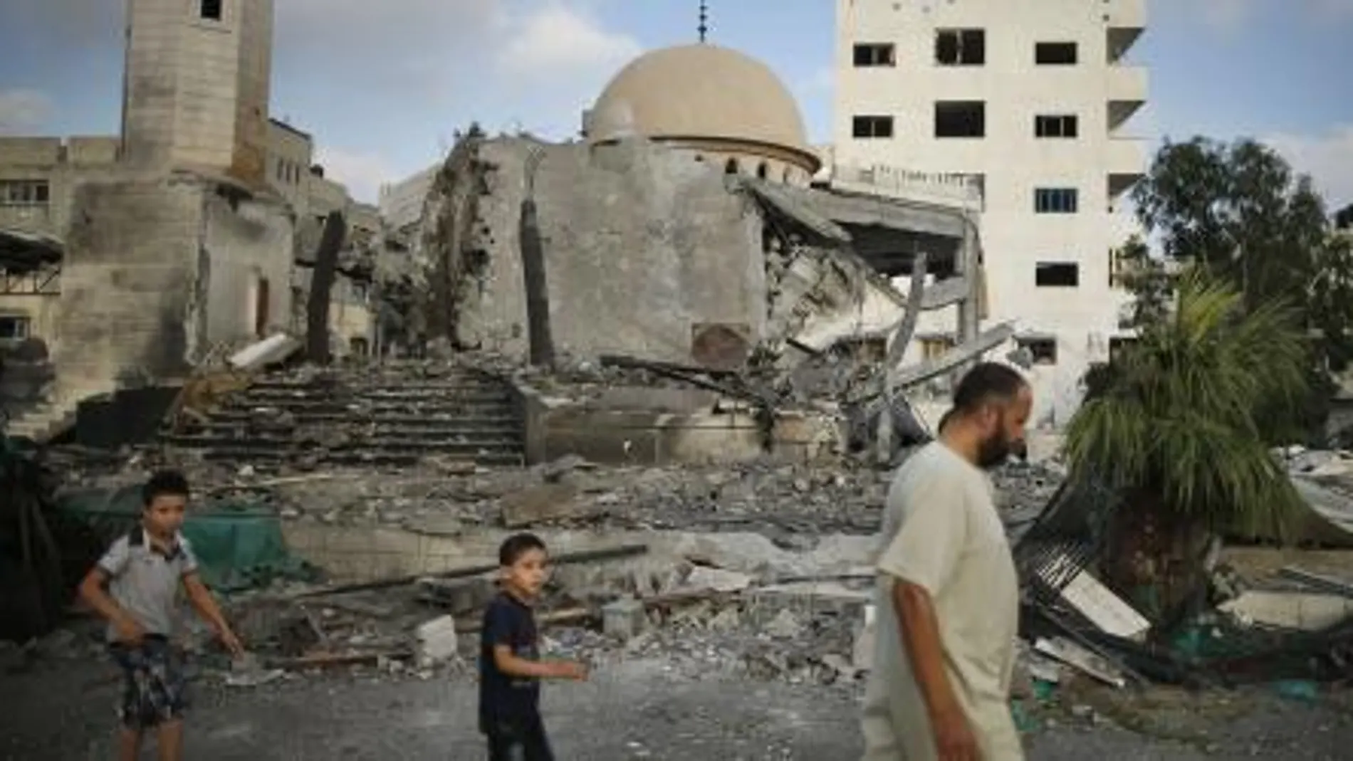Imagen de la mezquita que ha sido bombardeada hoy por Israel.