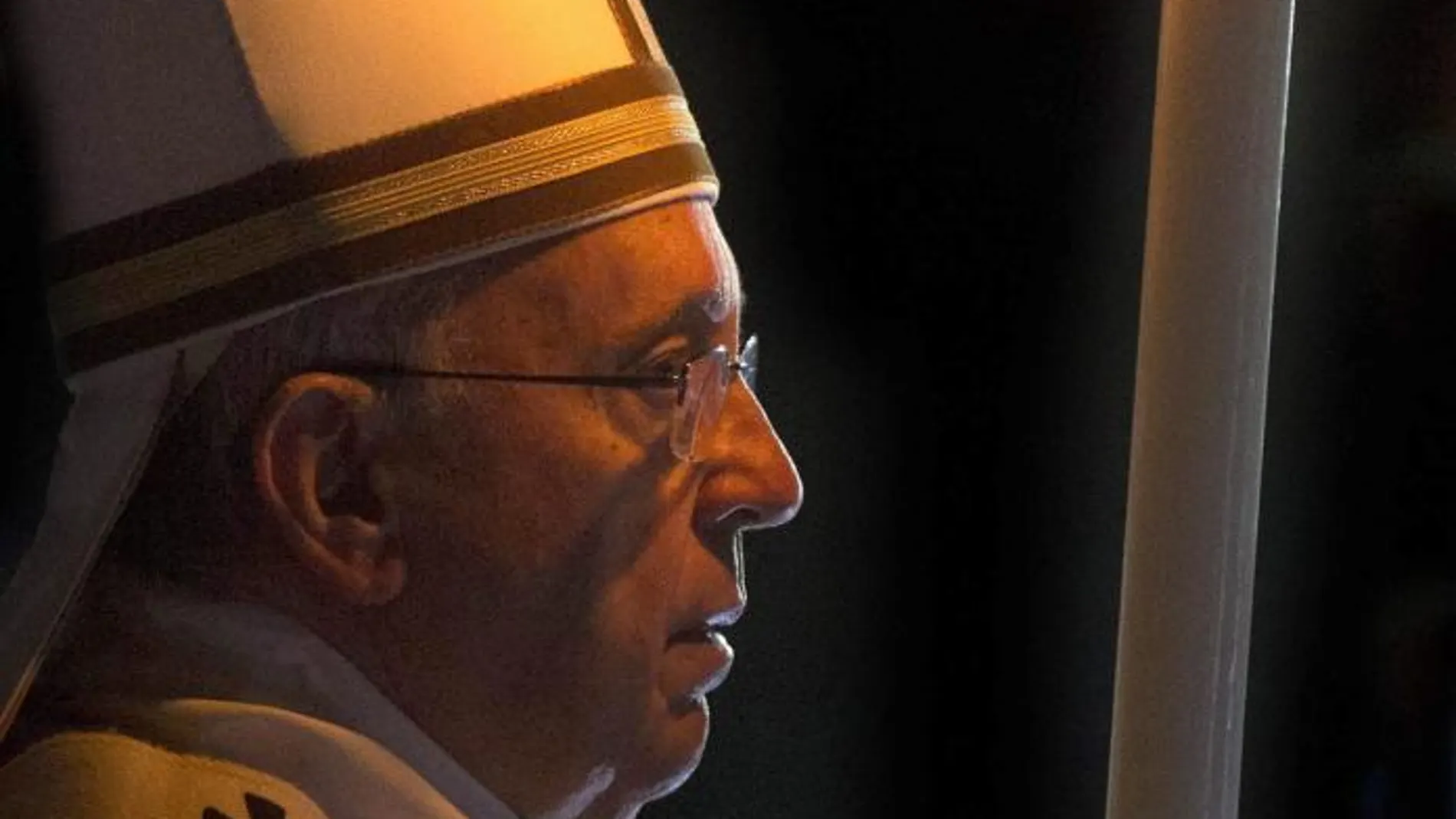 El Papa Francisco, hoy, durante la vigilia del Sábado Santo.