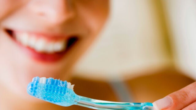 Cinco errores que cometemos al lavarnos los dientes